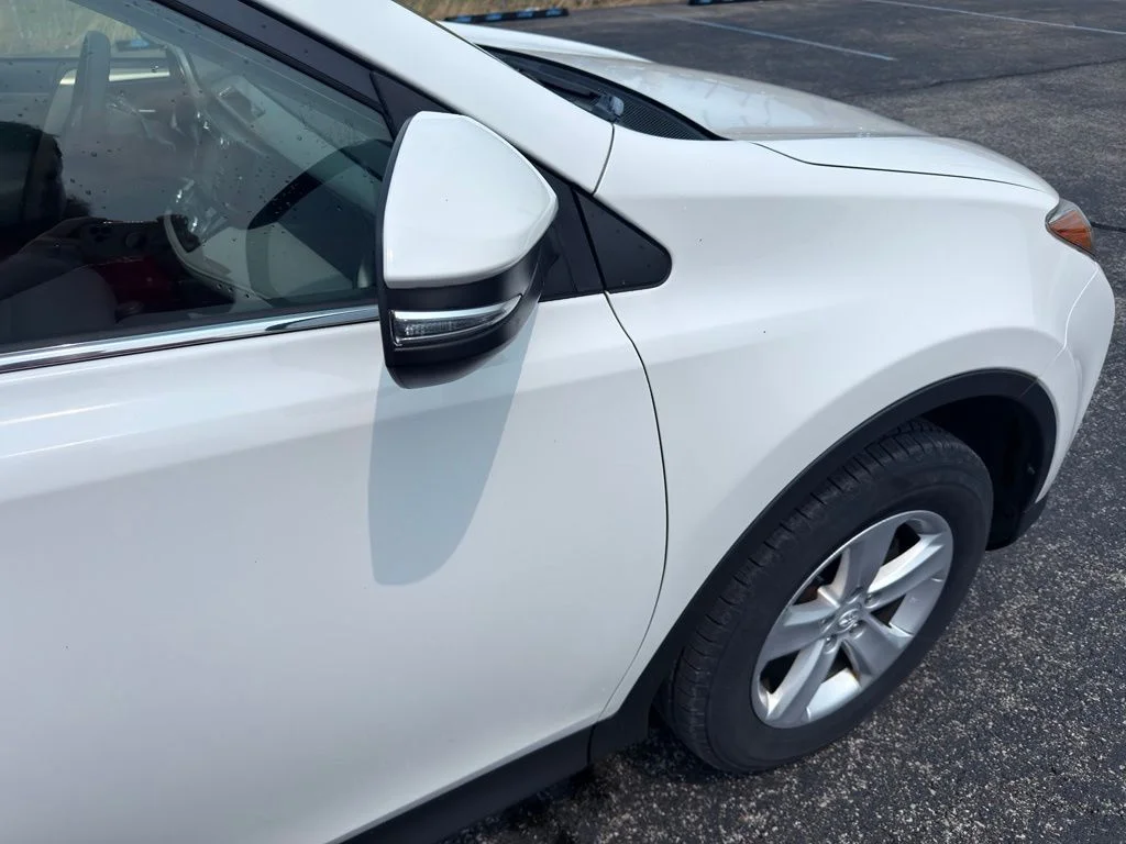 Used 2014 White Toyota XLE image 3