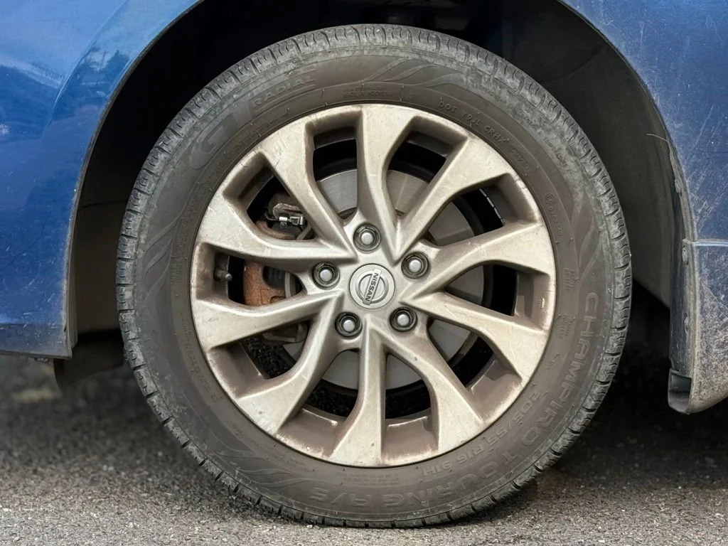 Used 2019 Blue Nissan SV image 9