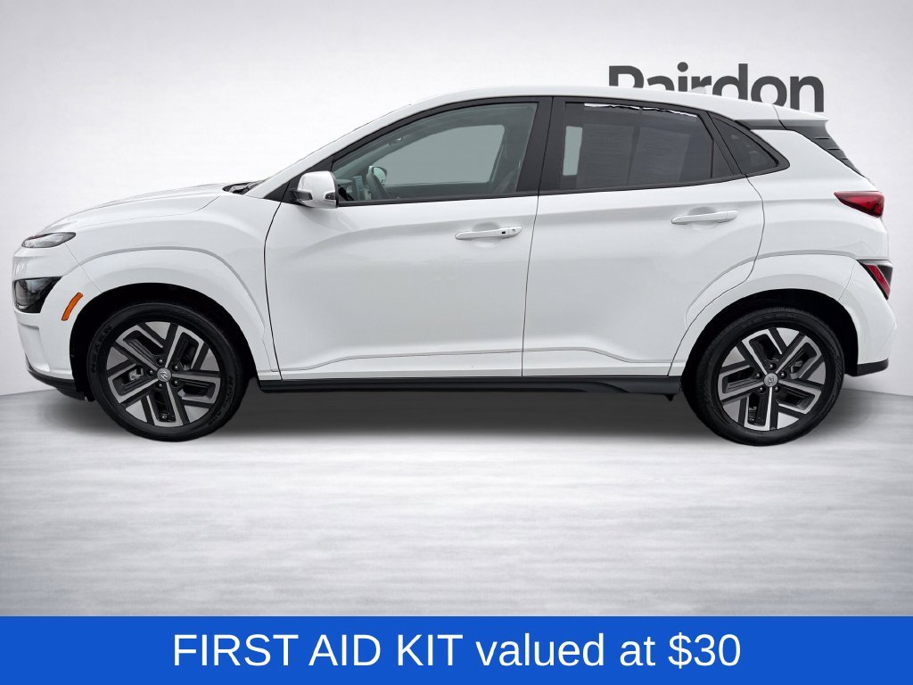 Used 2023 White Hyundai SE image 4