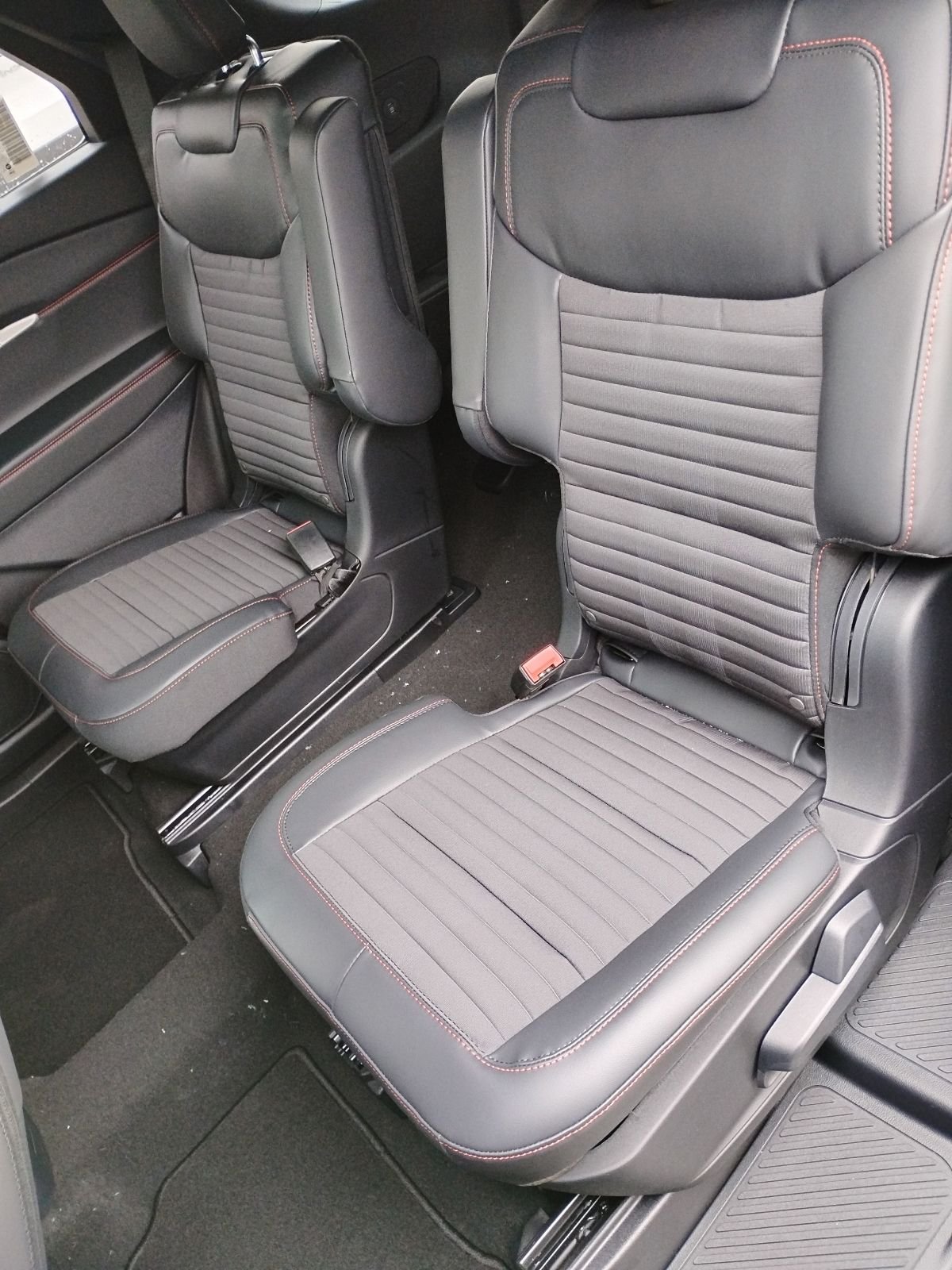 New 2026 Carbonized Gray Metallic Ford ST-Line image 18