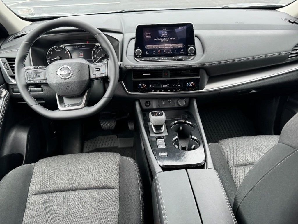 2025 Nissan Rogue SV - Photo 11