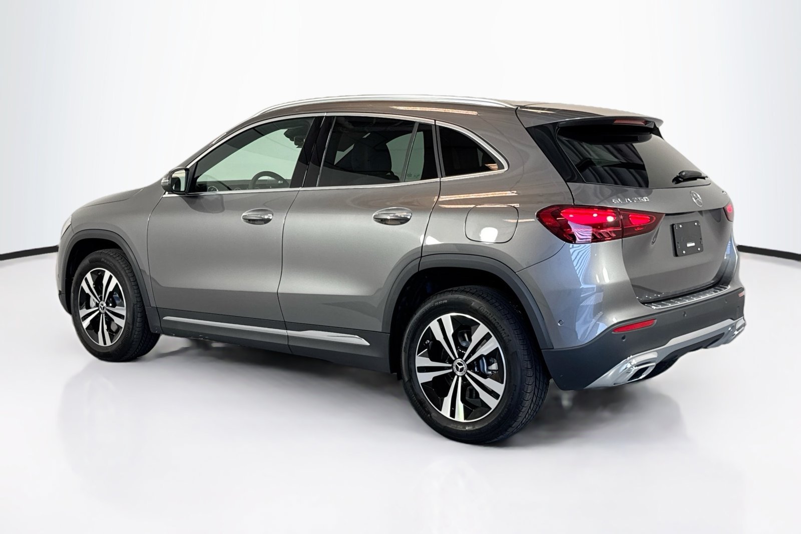 New 2026 Mountain Grey Metallic Mercedes-Benz GLA 250 image 7