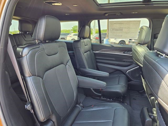 New 2026 Copper Shino Metallic Clear-Coat Exterior Paint Jeep Limited Reserve image 14