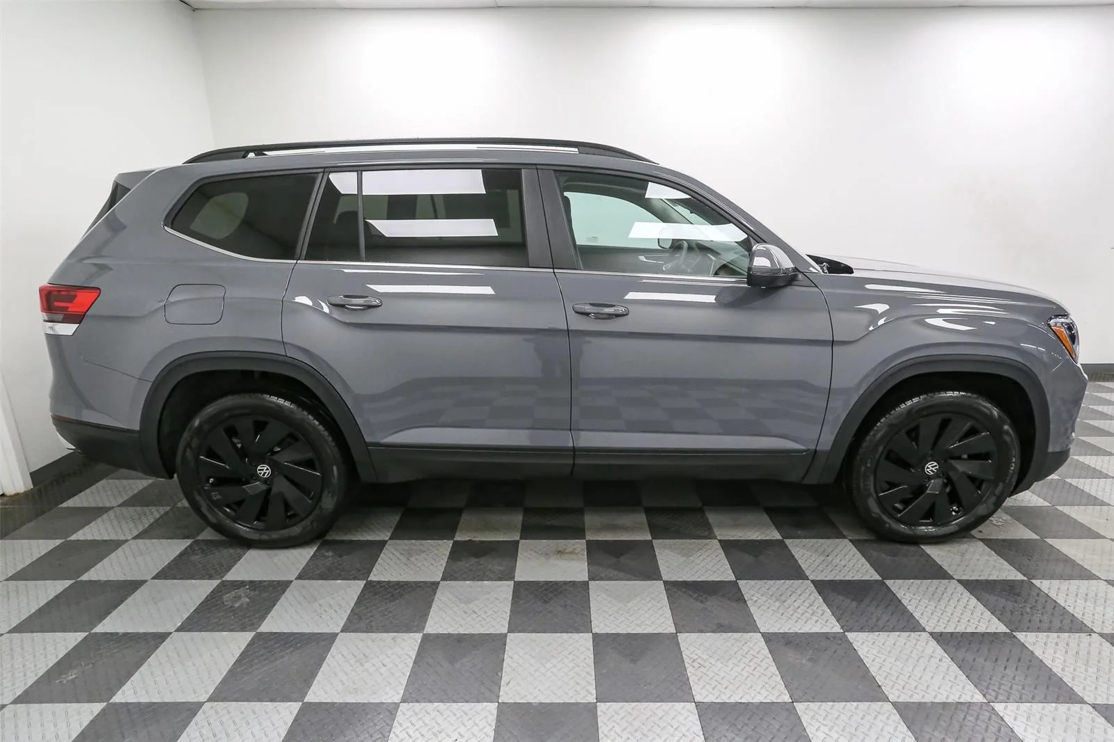 New 2026 Pure Gray Volkswagen 2.0T SE w/Technology image 7