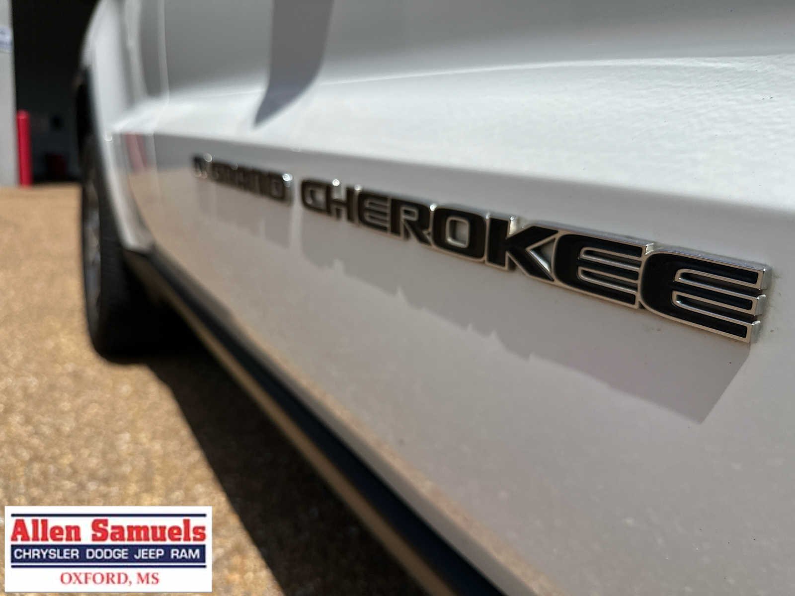 Used 2022 Bright White Clearcoat Jeep Limited image 55