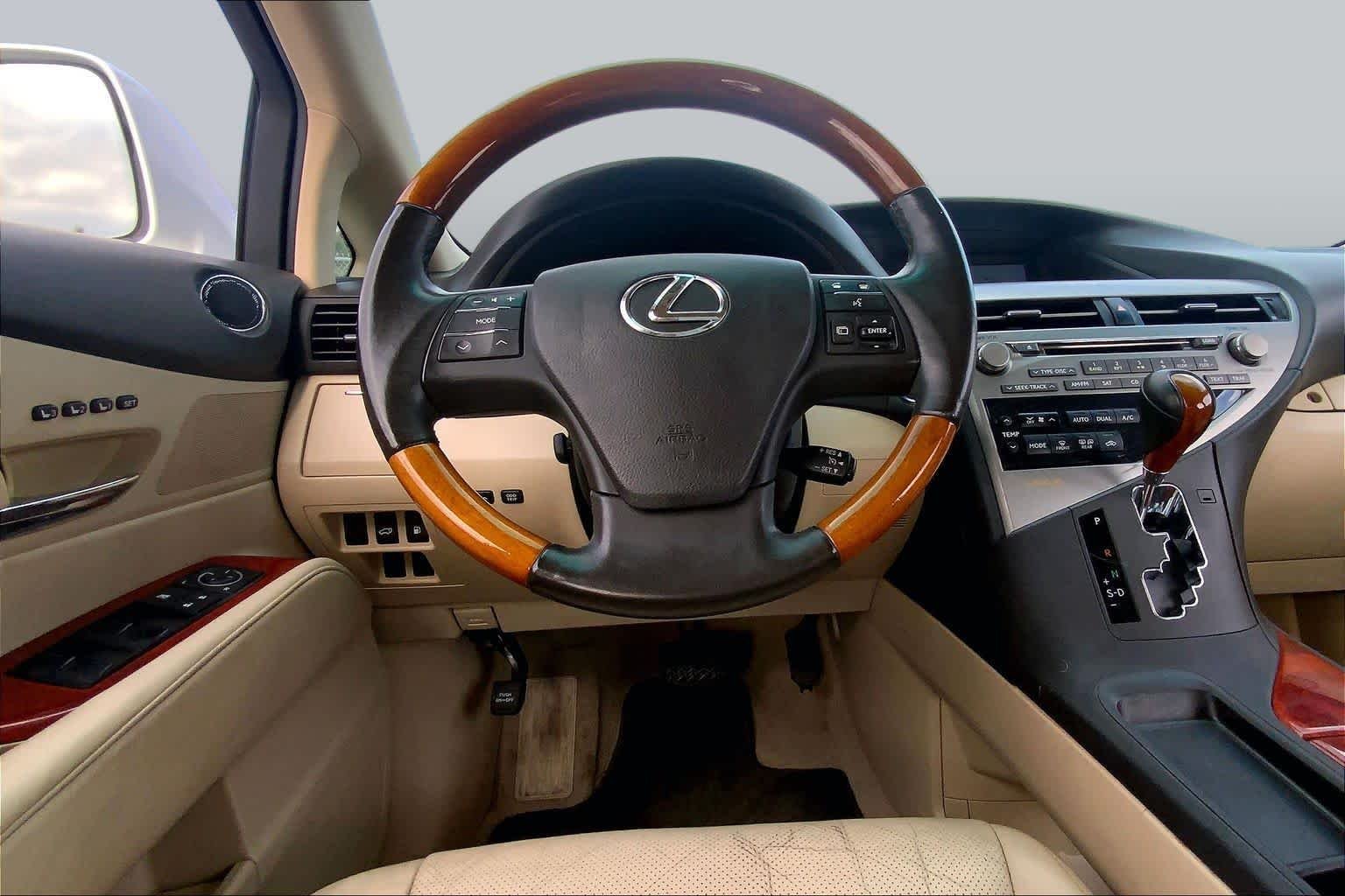 Used 2010 Starfire Pearl Lexus  image 5