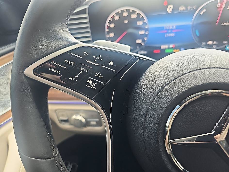 Used 2025 Polar White Mercedes-Benz GLE 450e image 23