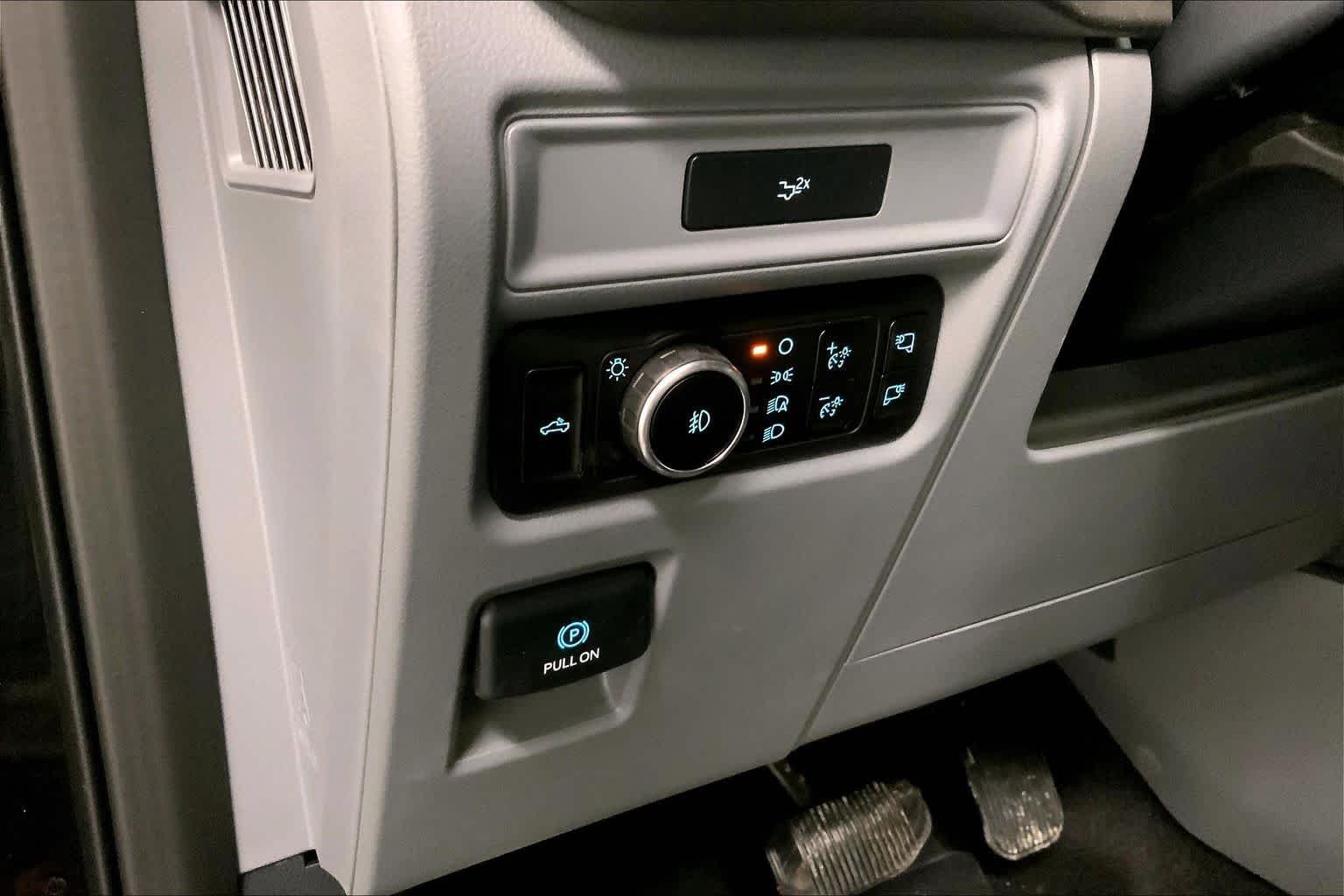 New 2026 Agate Black Metallic Ford XLT image 18