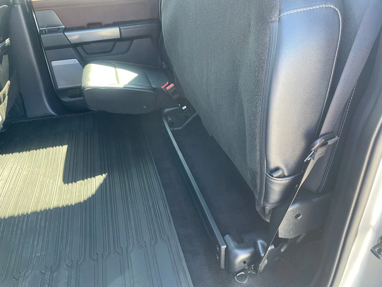 Used 2022 Iconic Silver Metallic Ford LARIAT image 9