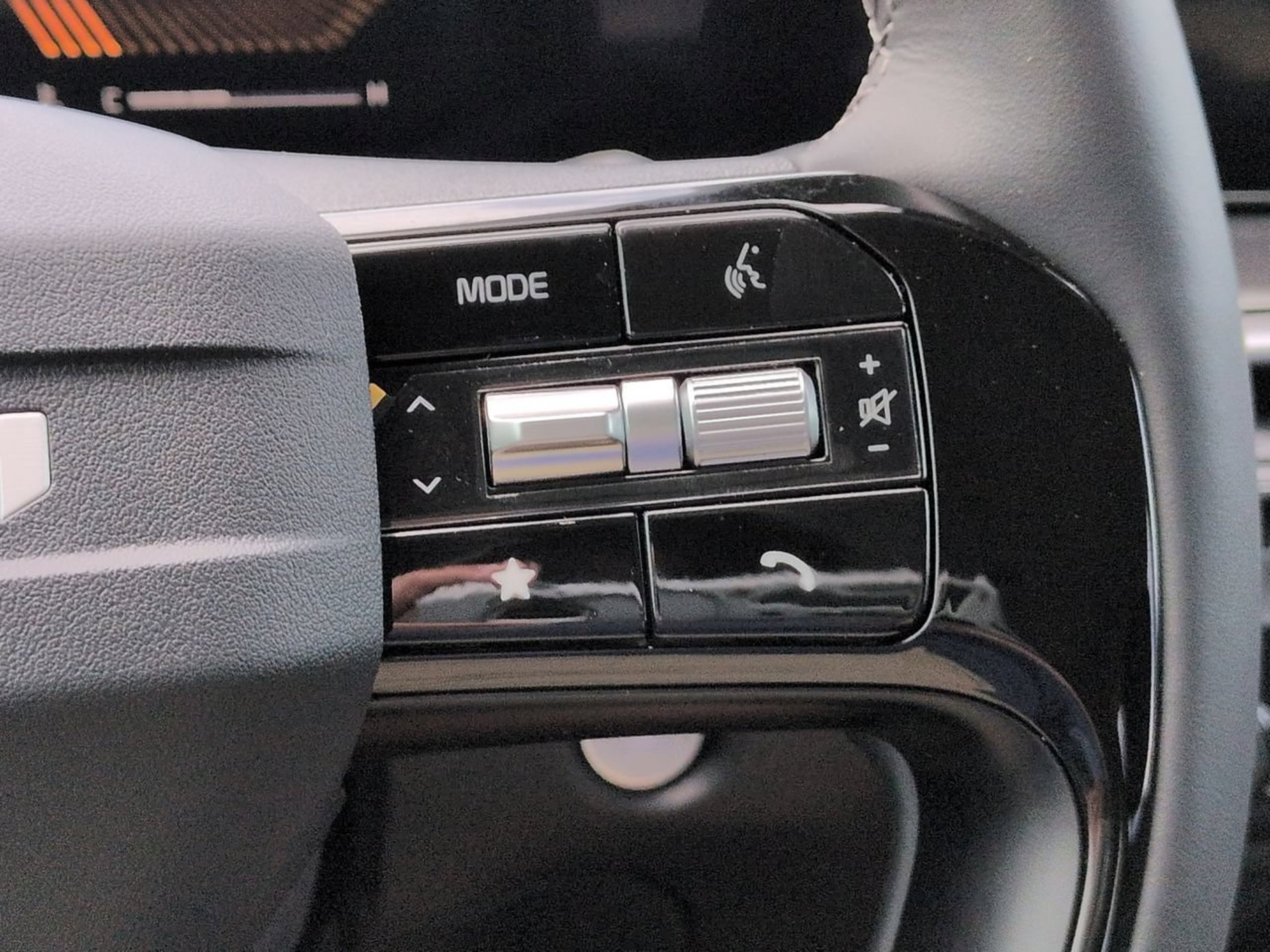 New 2026 Ivory Silver Kia LX image 17