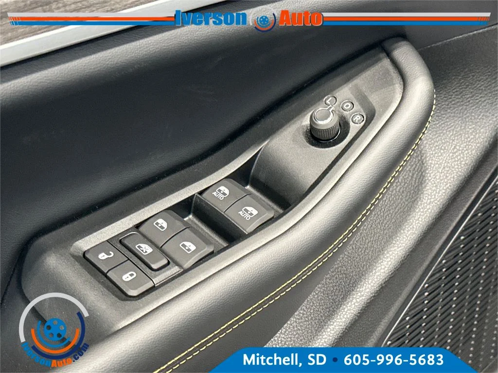 New 2026 Silver Zynith Exterior Paint Jeep Limited image 12