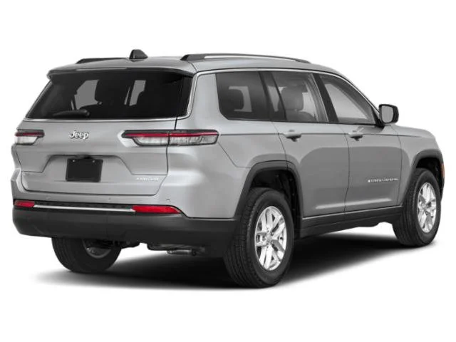 Used 2023 Diamond Black Crystal Pearlcoat Jeep Laredo image 3