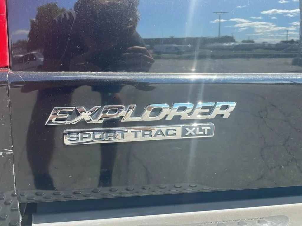 Used 2005 Black Ford Adrenalin image 26