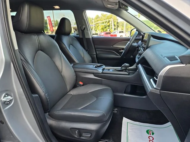 Used 2025 Silver Toyota XLE image 20
