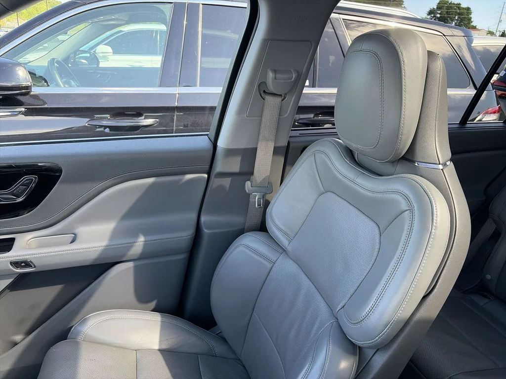 Used 2020 Blue Lincoln Reserve image 25