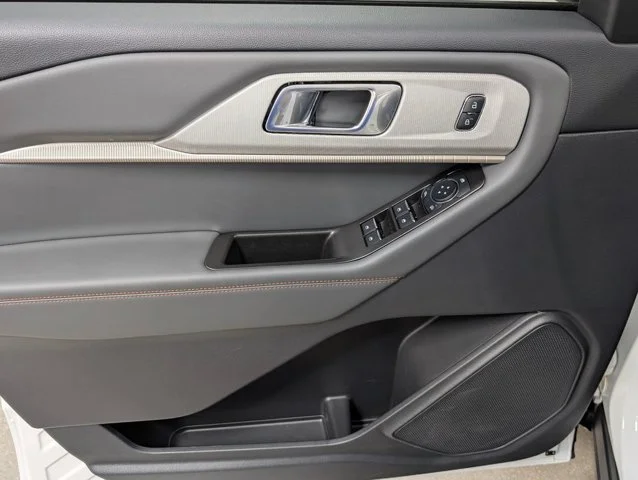 New 2026 Star White Metallic Tri-Coat Ford Active image 41