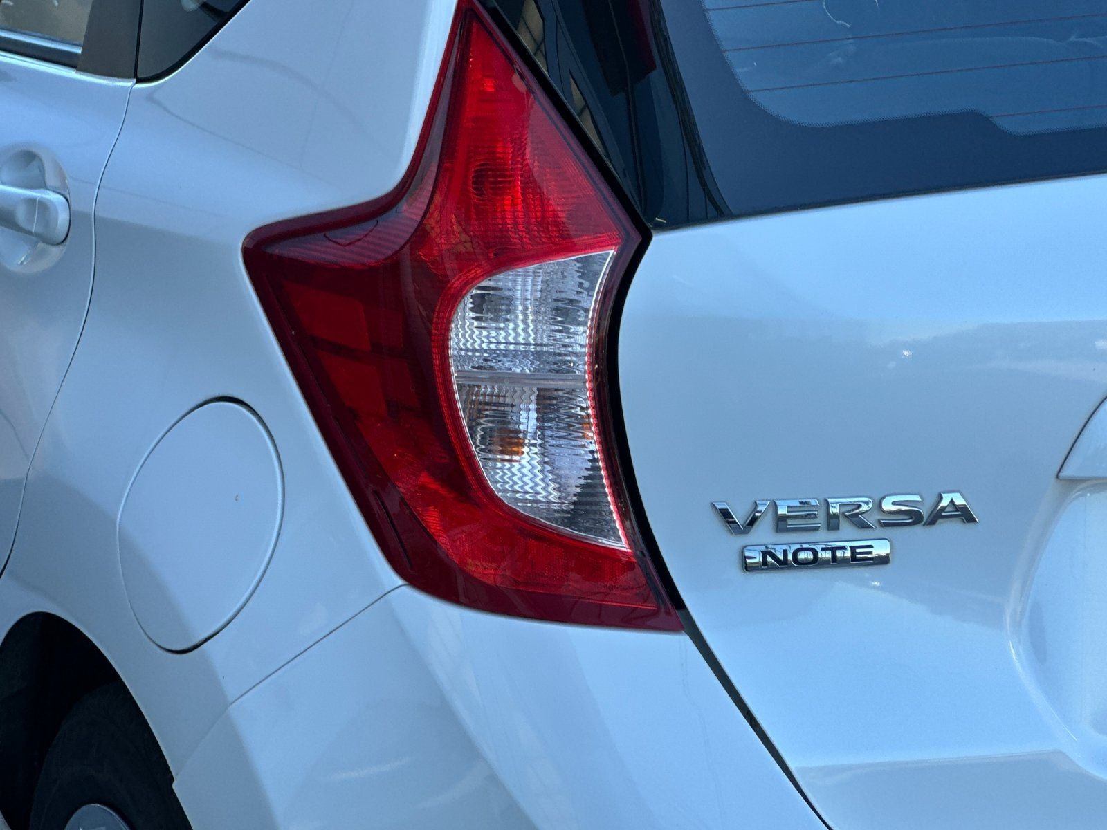 Used 2015 White Nissan S Plus image 22