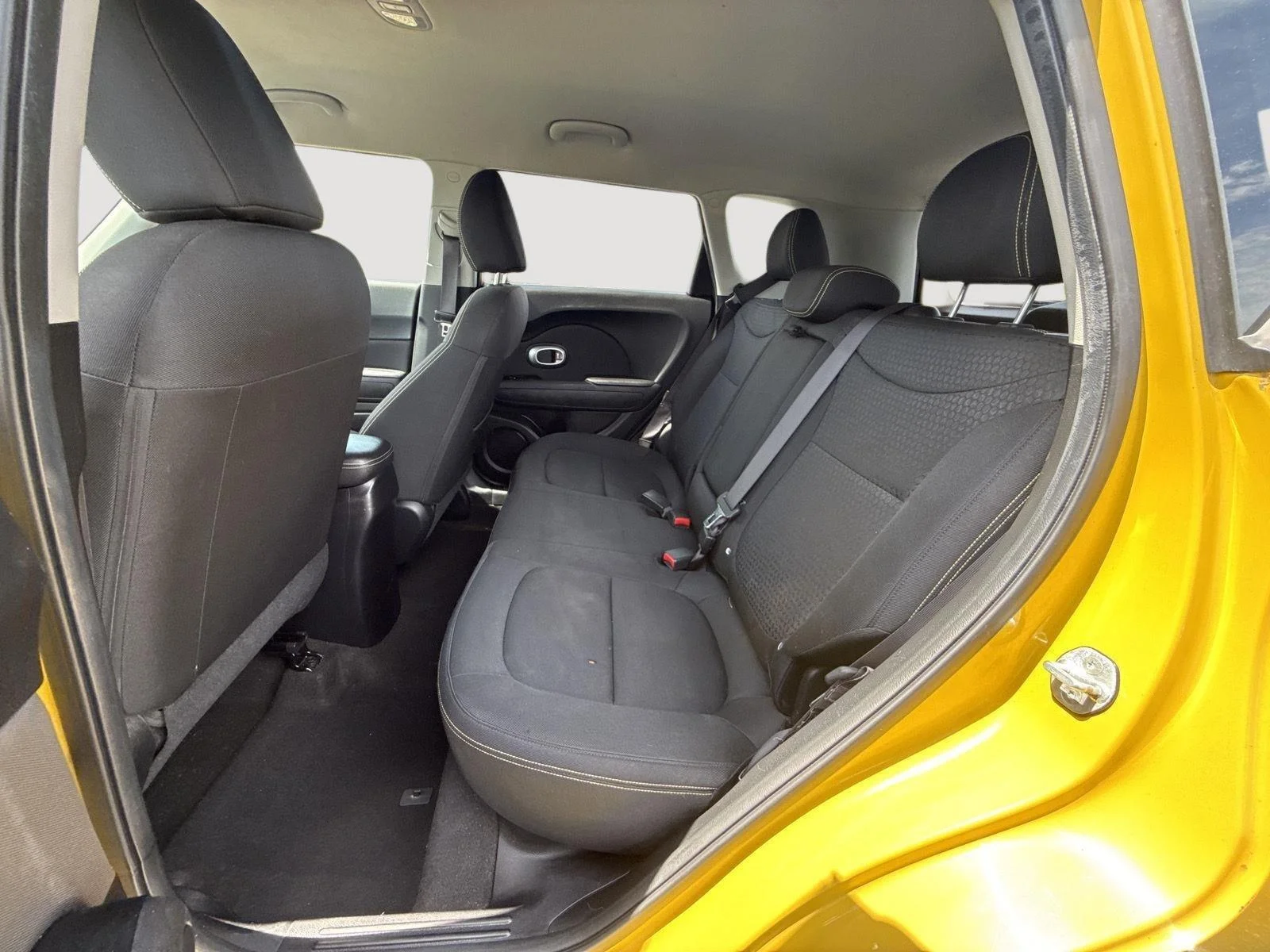 Used 2014 Solar Yellow Kia + image 26