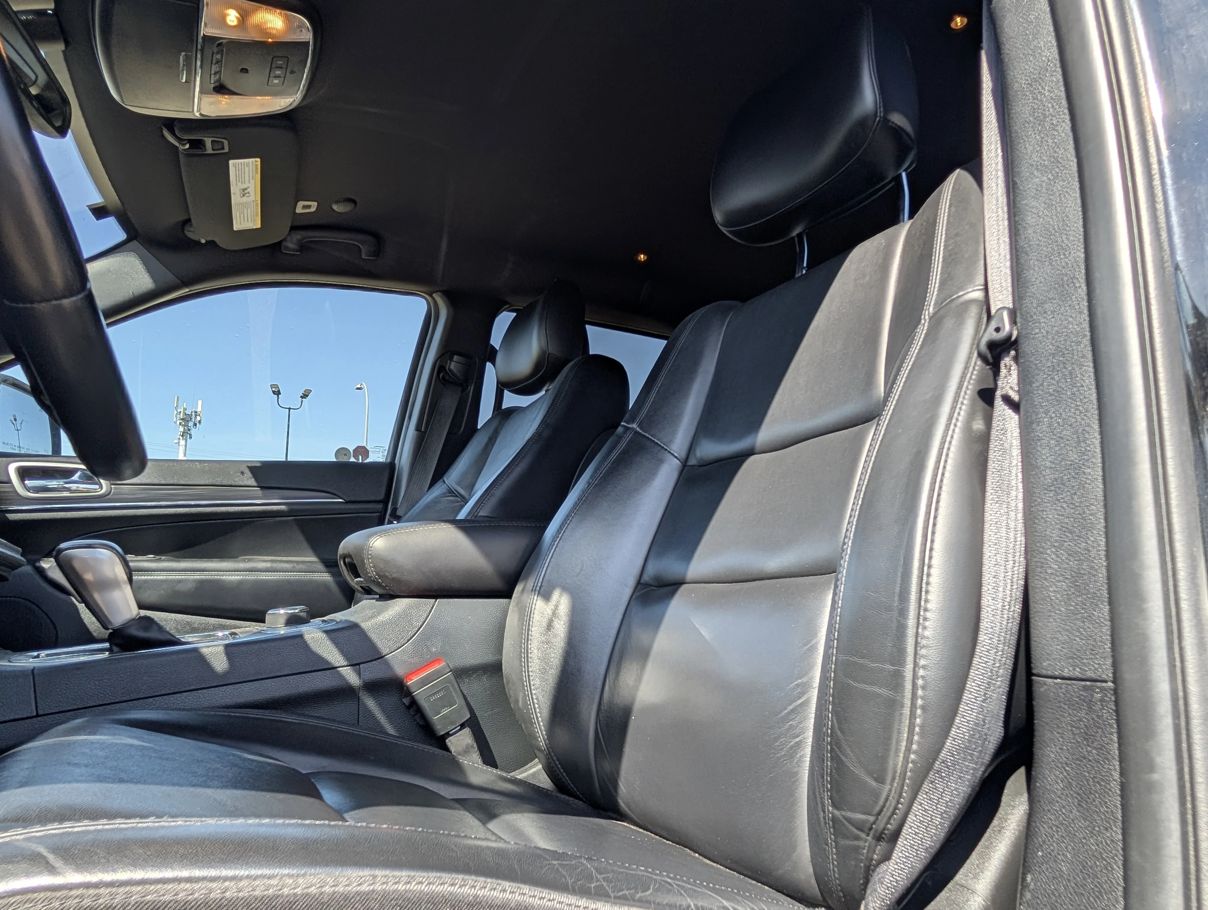 Used 2022 Diamond Black Crystal Pearlcoat Jeep Limited image 18