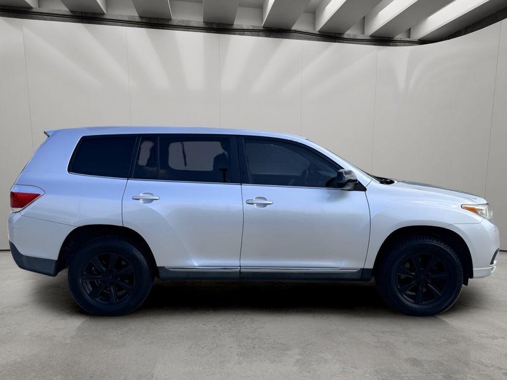 Used 2013 Classic Silver Metallic Toyota  image 6