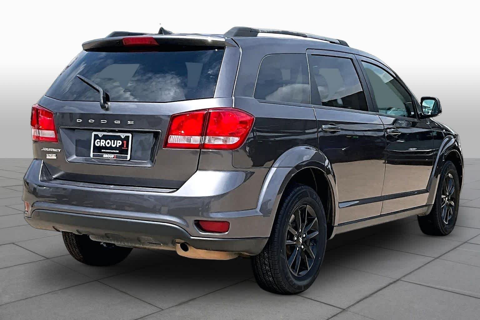 Used 2019 Granite Pearlcoat Dodge SE image 12