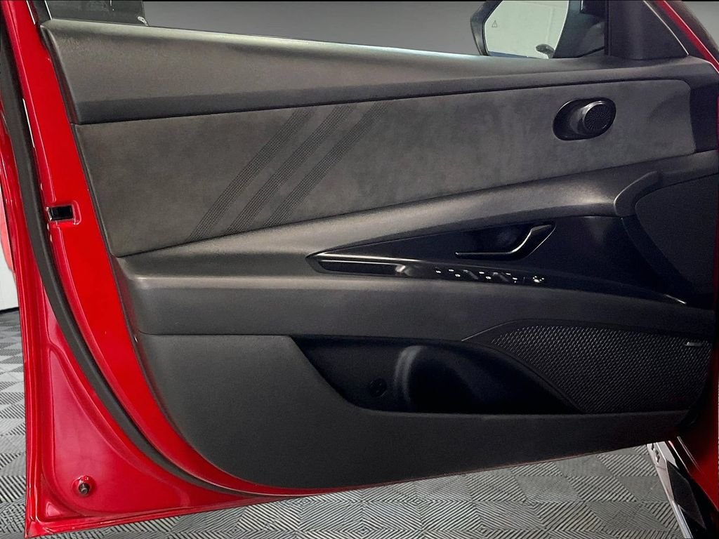 Used 2025 Red Hyundai Base image 9