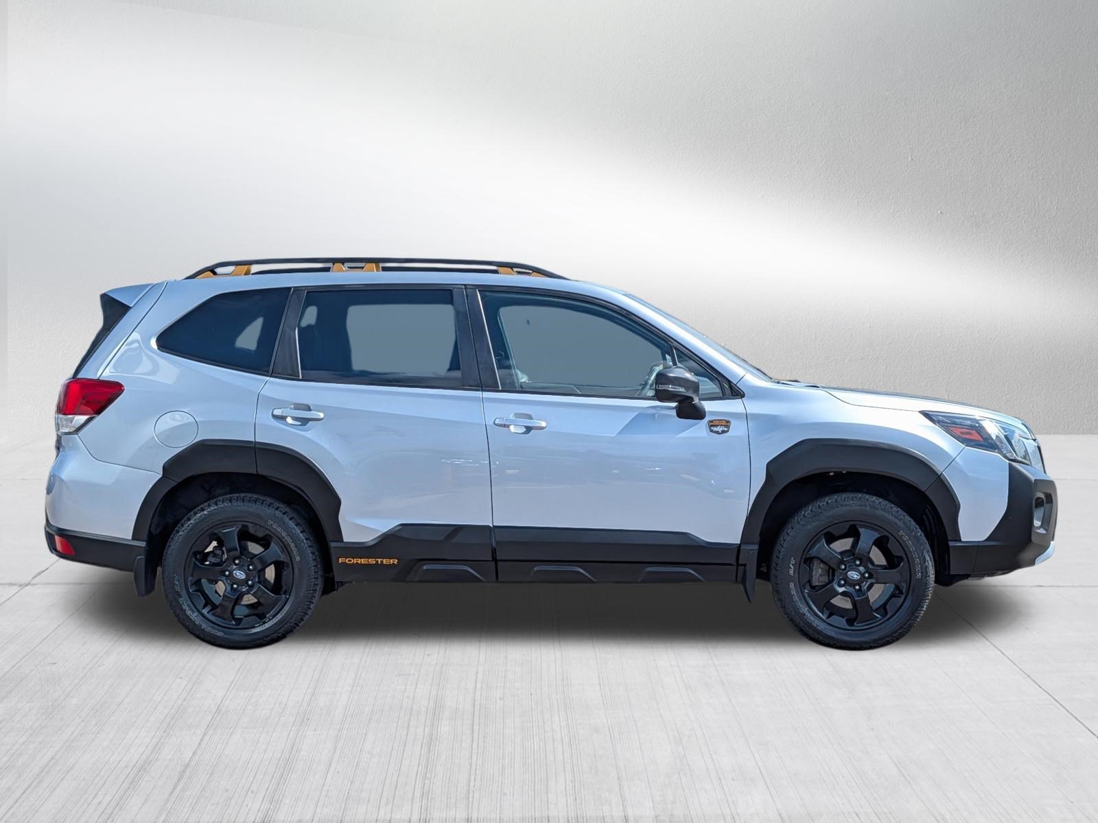 Used 2023 Ice Silver Metallic Subaru Wilderness image 8