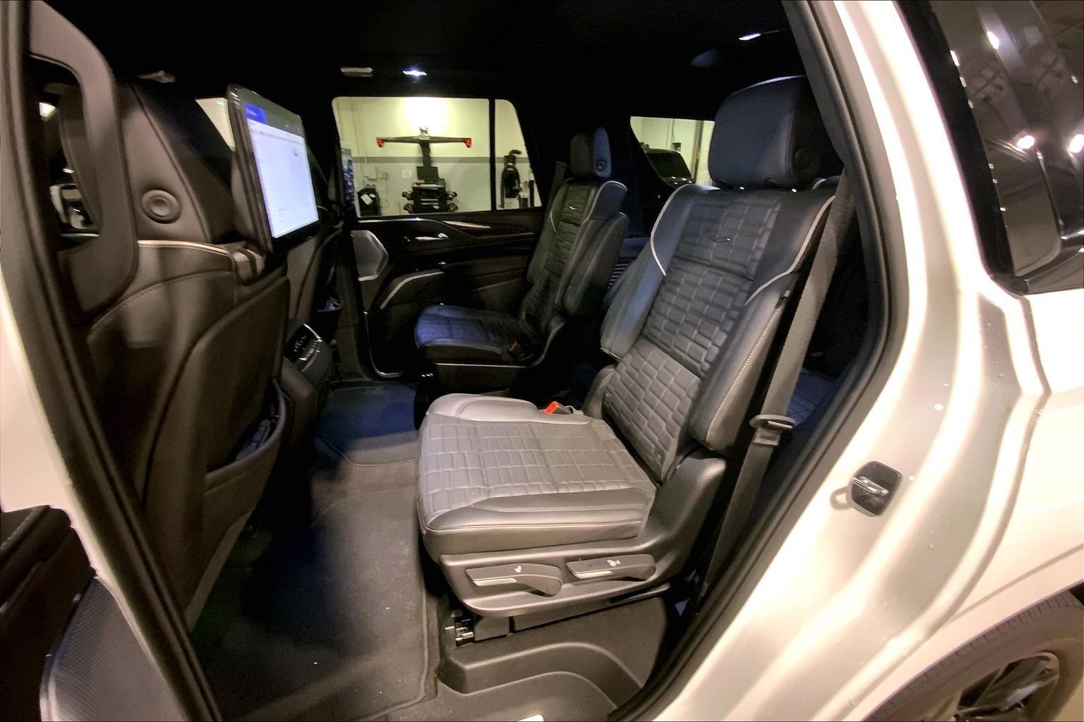 Used 2024 Crystal White Cadillac Sport Platinum image 20
