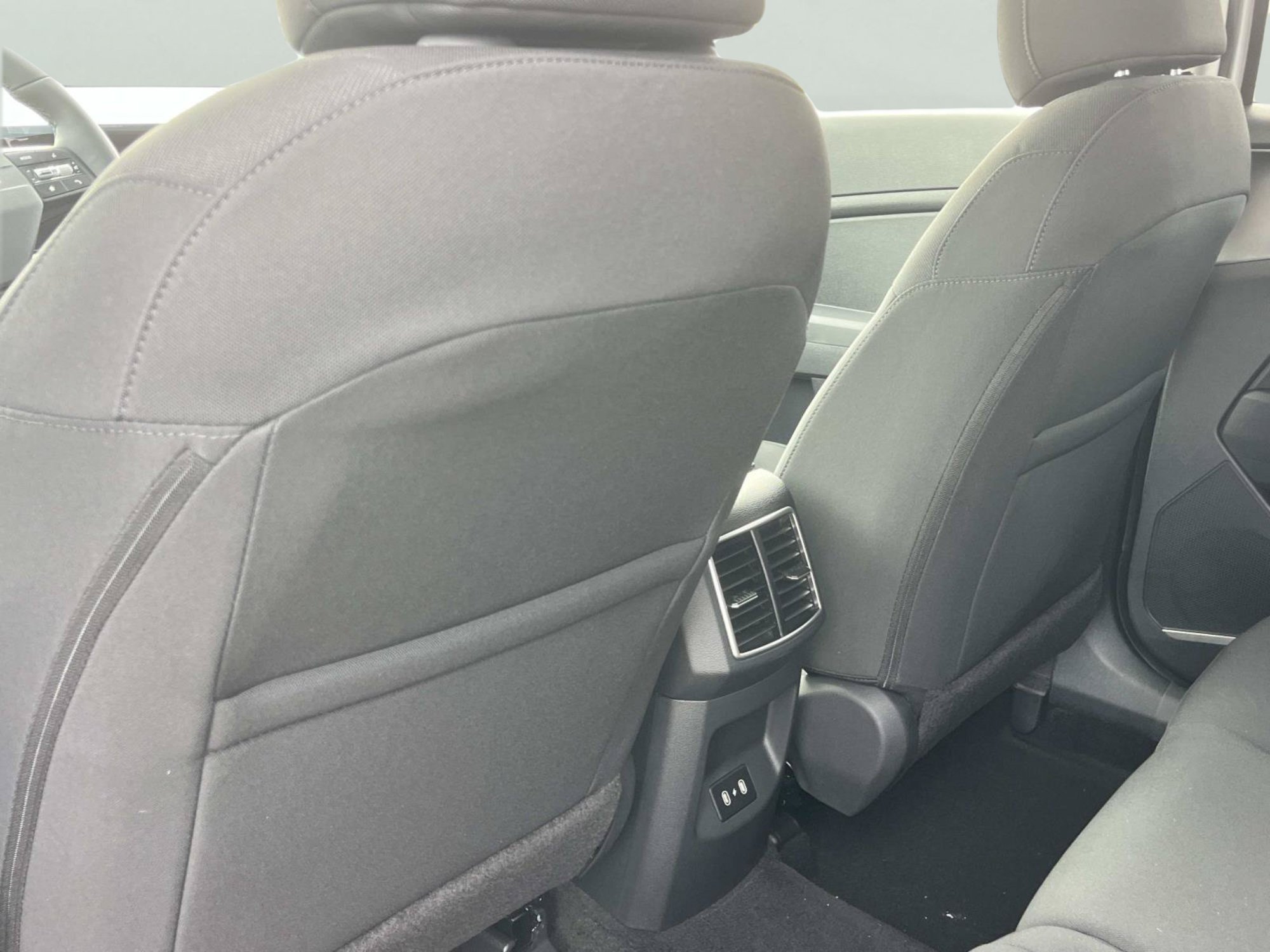New 2027 Glacial White Pearl Kia LX image 18