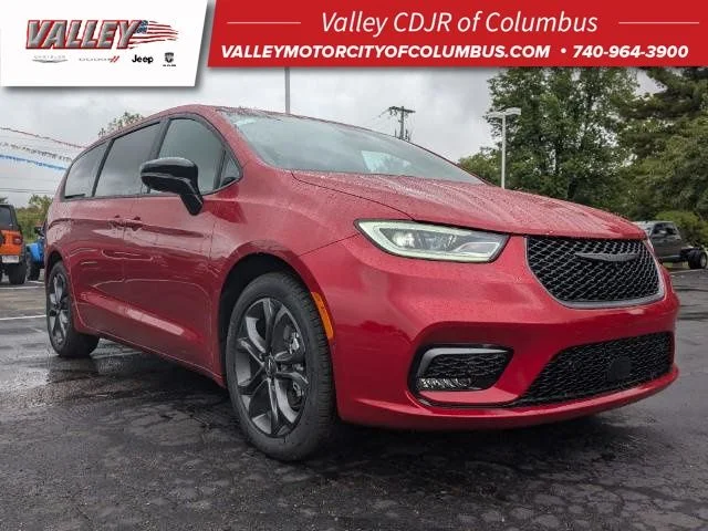 2026 Chrysler Pacifica Select's photo