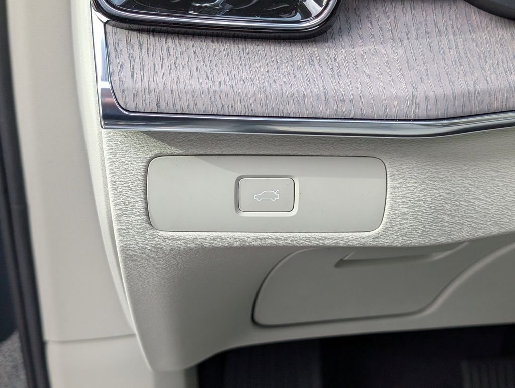 New 2026 Blue Volvo B6 Ultra image 18