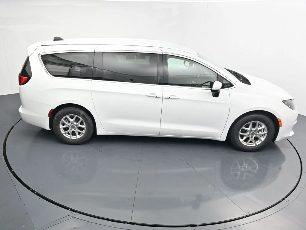 Used 2023 White Chrysler LX image 30