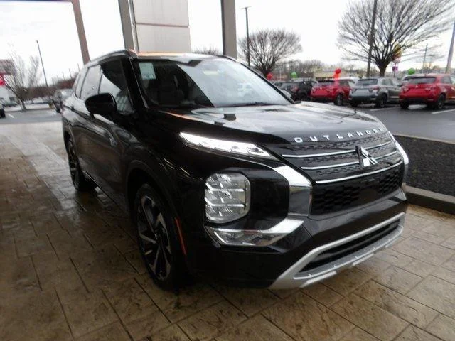 New 2025 Black Diamond/Alloy Silver Roof Mitsubishi SEL Platinum Edition image 3