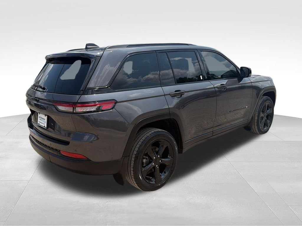 Used 2023 Gray Jeep Altitude X image 5