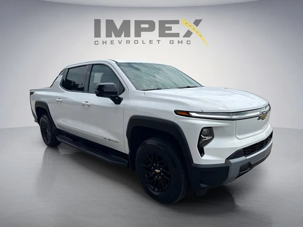 Used 2026 Summit White Chevrolet LT - Extended Range image 8