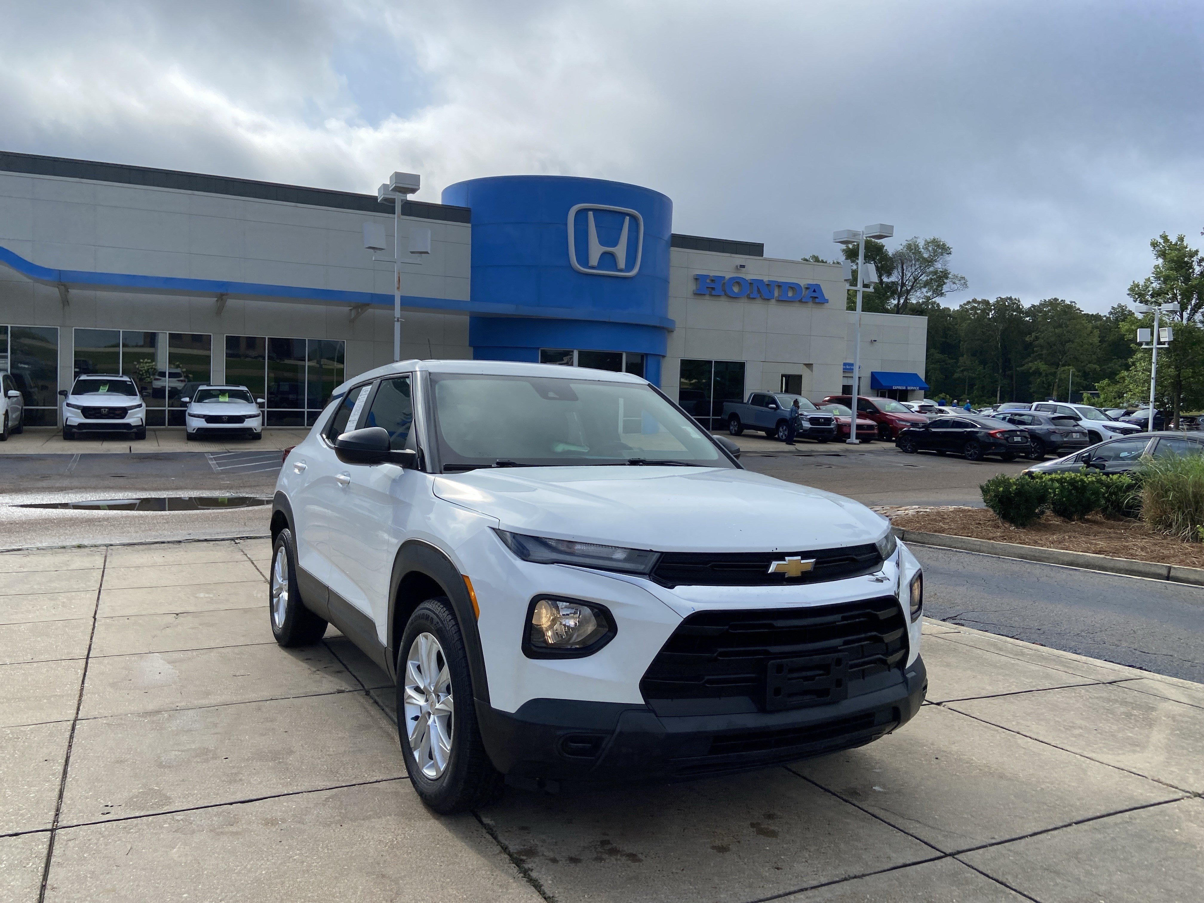 Used 2021 Summit White Chevrolet LS image 2