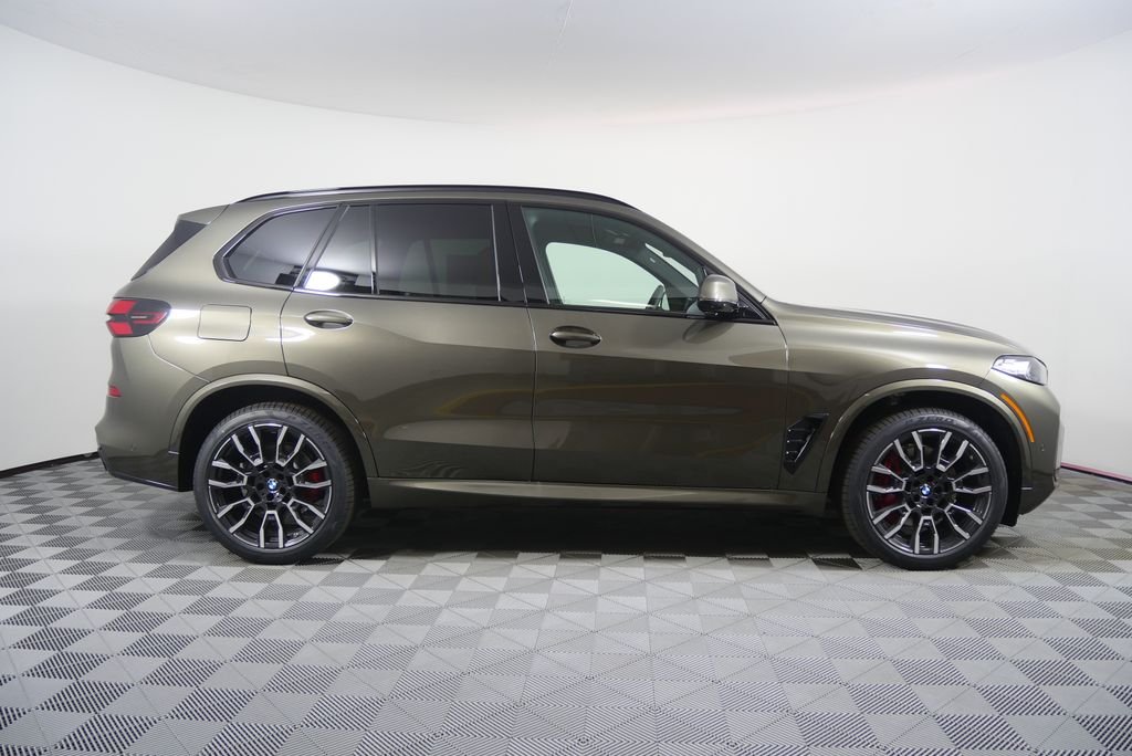 New 2026 Manhattan Green Metallic BMW xDrive40i image 2