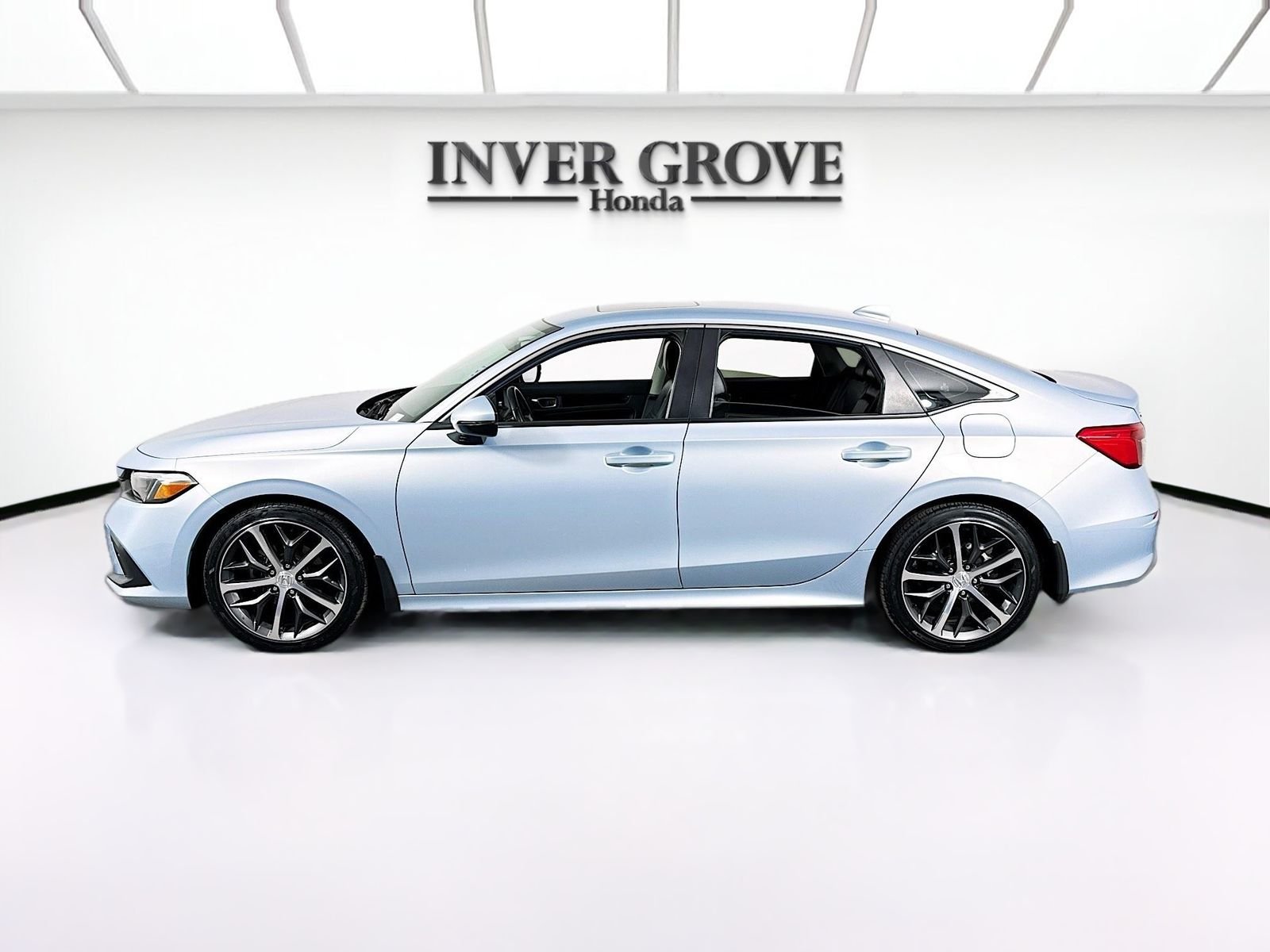 Used 2023 Morning Mist Metallic Honda Touring image 8