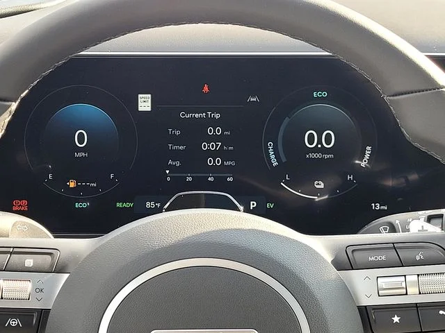 Used 2025 Gray Hyundai SEL Convenience image 28