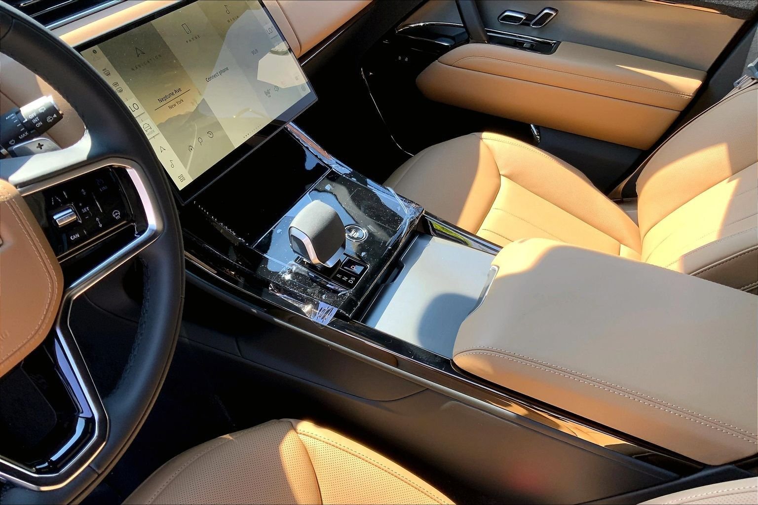 New 2026 Santorini Black Land Rover SE image 7
