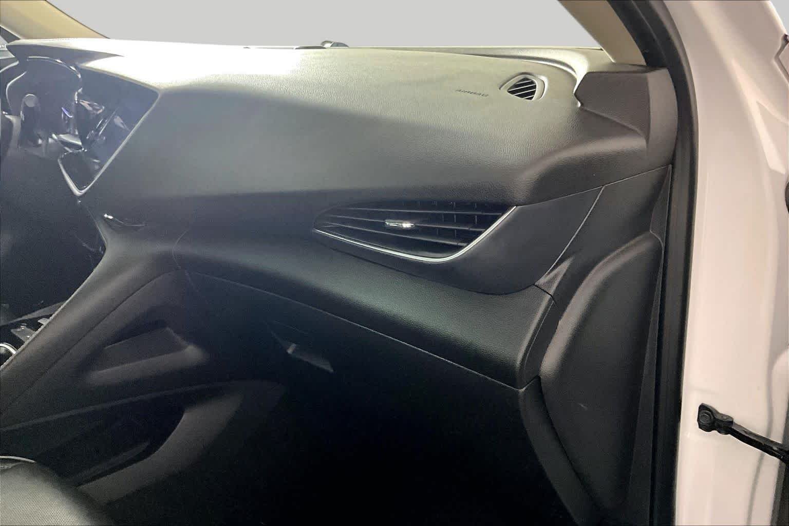 Used 2021 Summit White Buick Avenir image 18