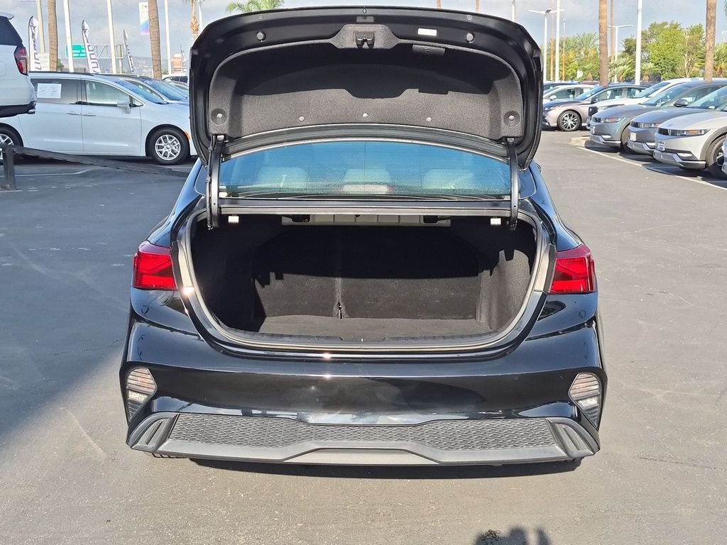 2023 Kia Forte LXS - Photo 31