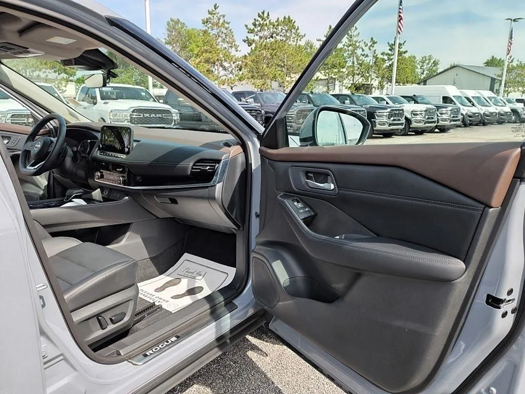 Used 2023 Gray Nissan SL image 35