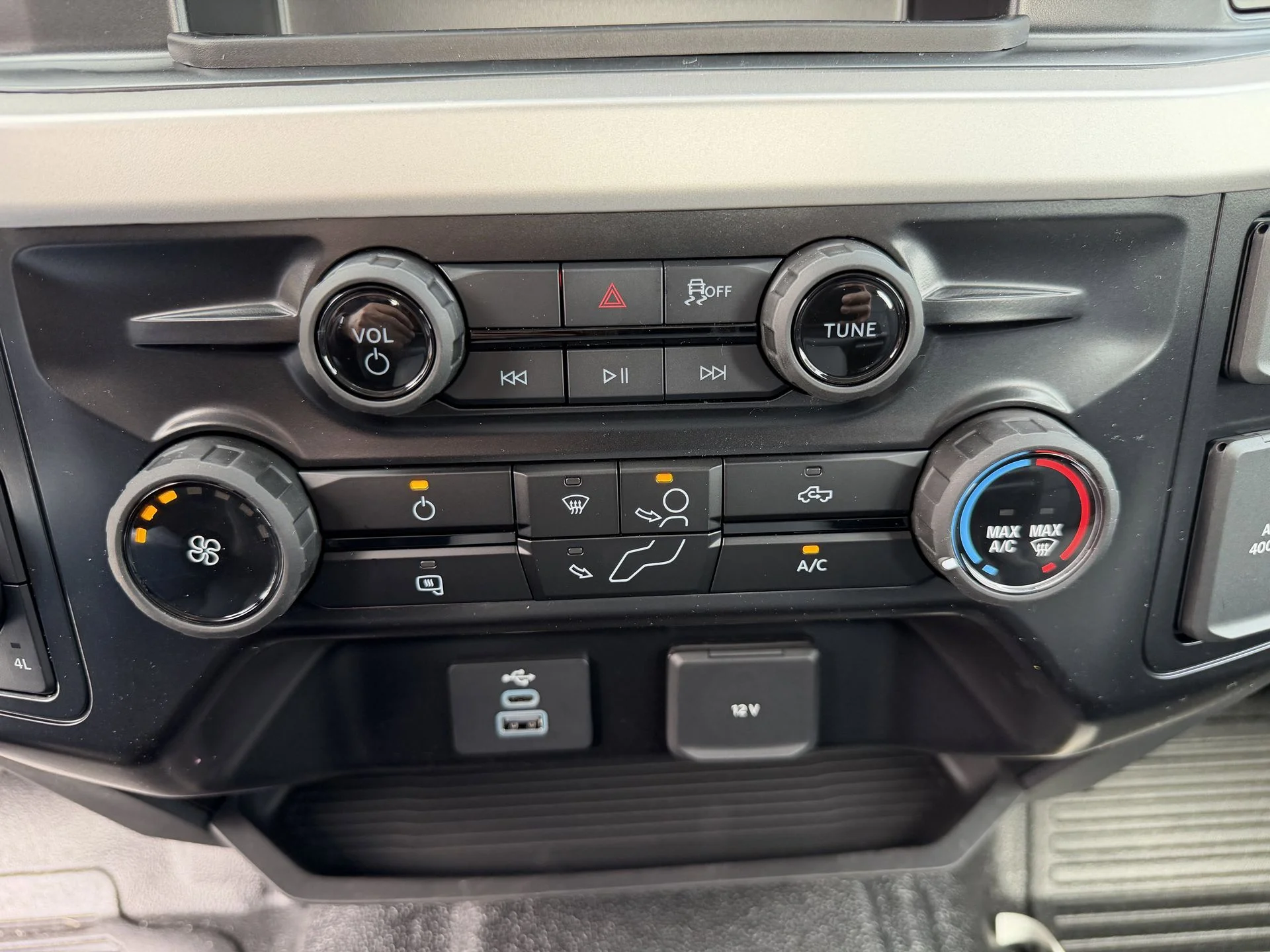 New 2026 Oxford White Ford F-250® XL image 6