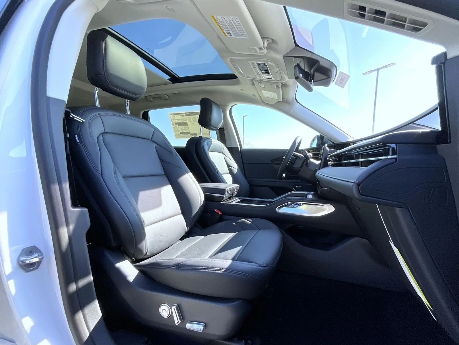 New 2026 White Lincoln Premiere image 16