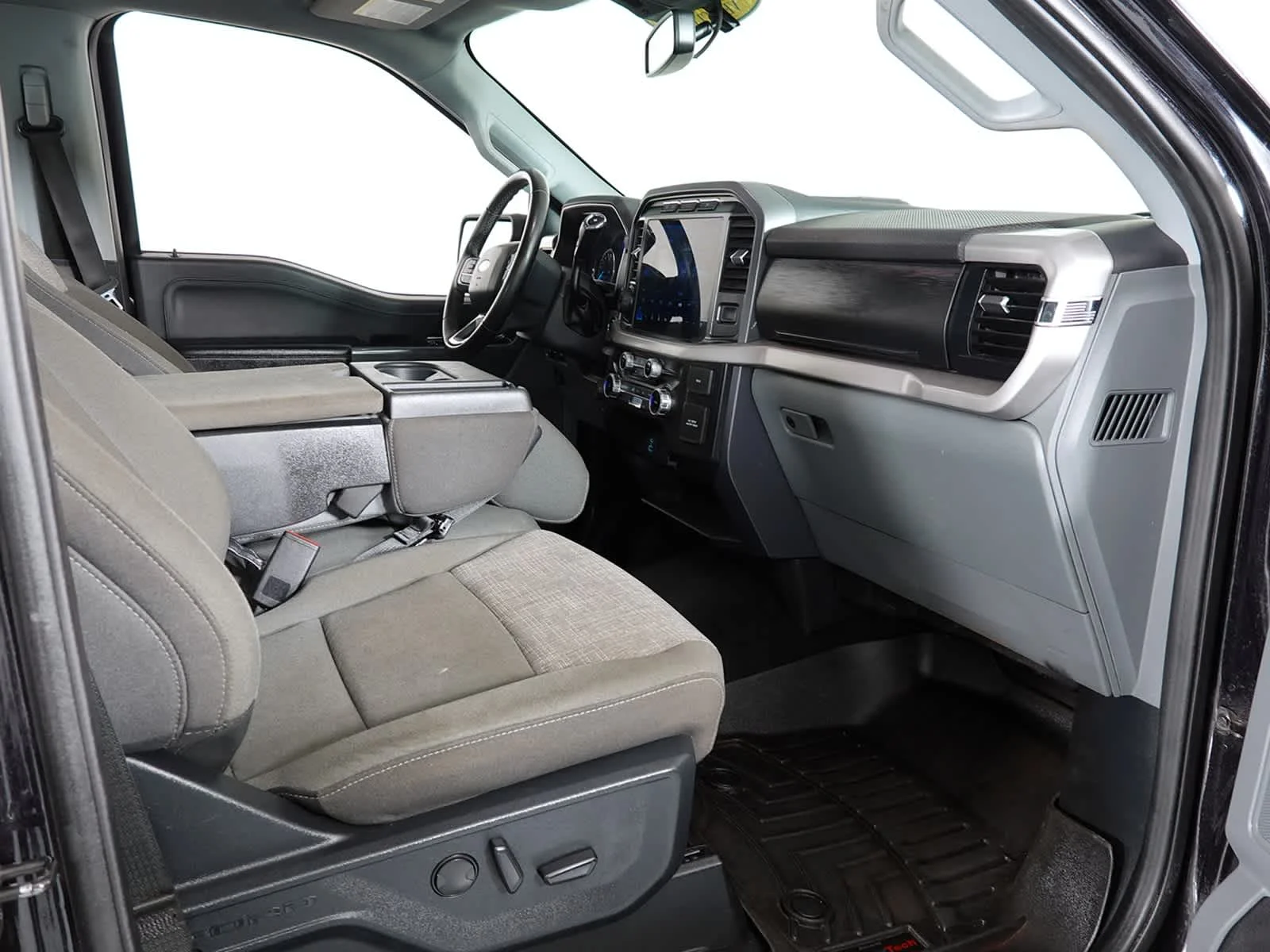 Used 2023 Agate Black Metallic Ford XLT image 16