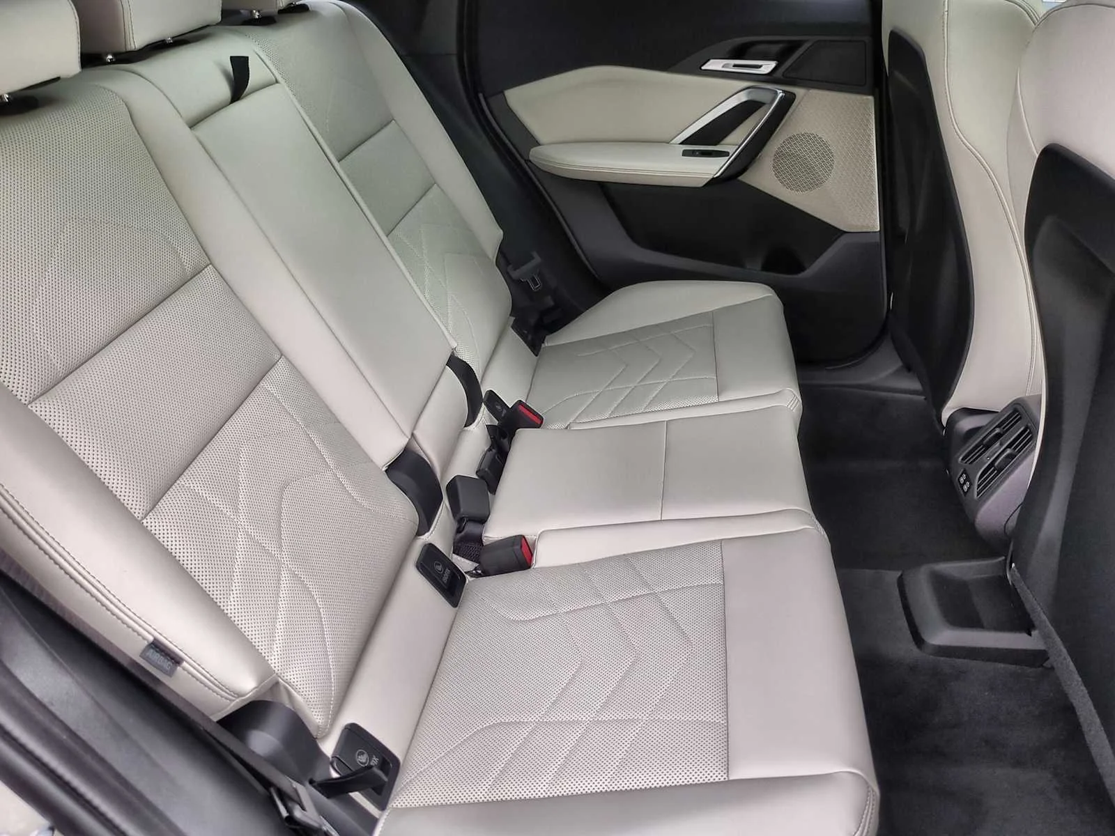 New 2026 Dune Grey Metallic BMW xDrive28i image 21