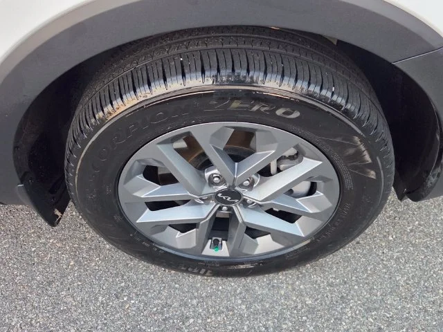 Used 2025 White Kia LX image 20