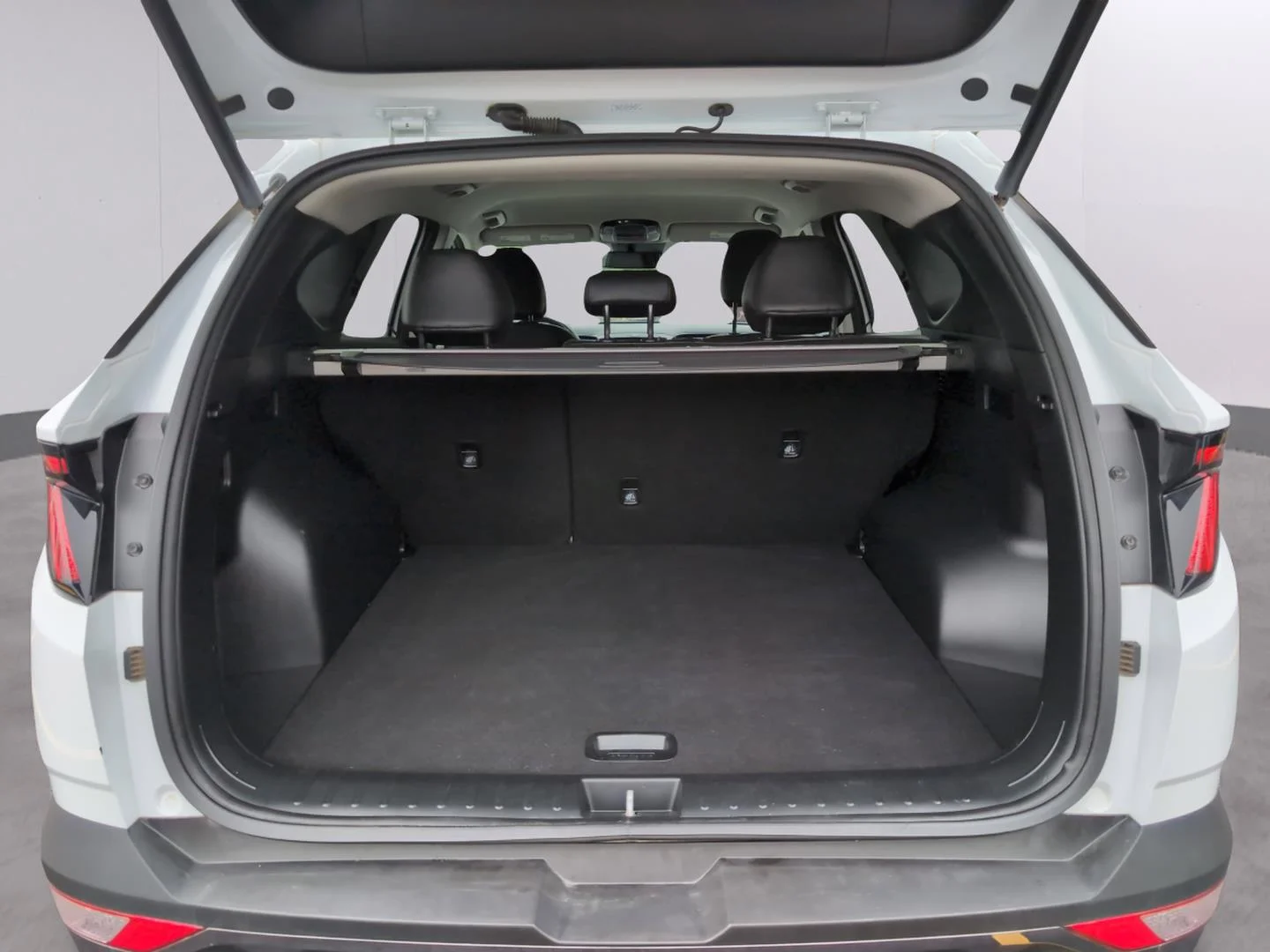 Used 2023 Serenity White Pearl Hyundai XRT image 9