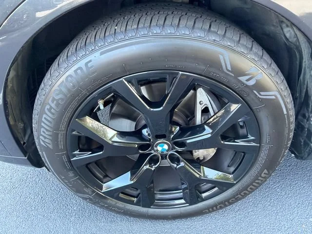 Used 2021 Gray BMW xDrive40i image 11